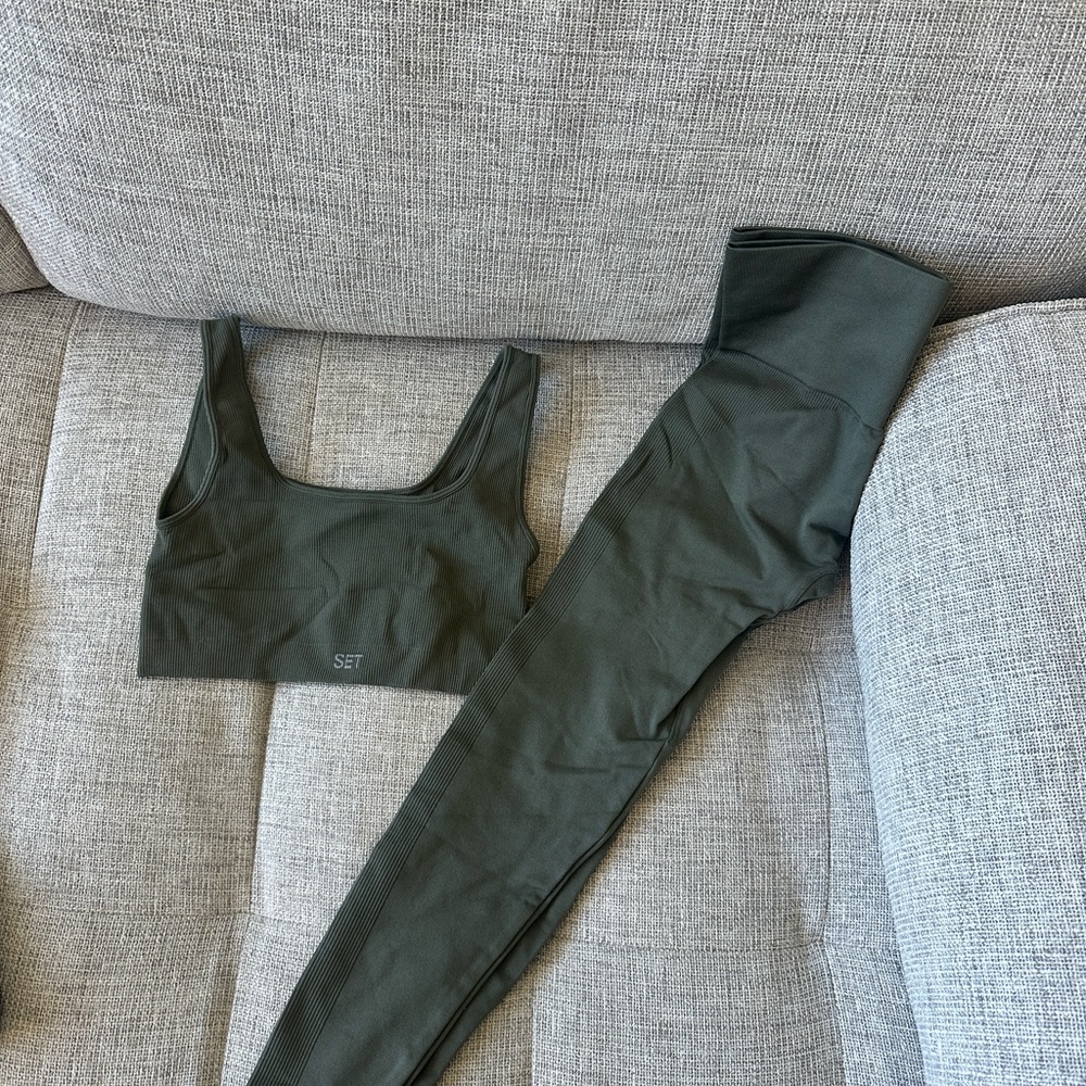 SET ACTIVE set — top & bottom